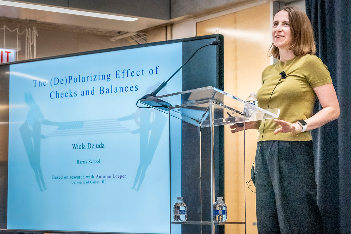 SIOE conference photo: Wiola Dziuda delivering the keynote lecture at SIOE 2024.